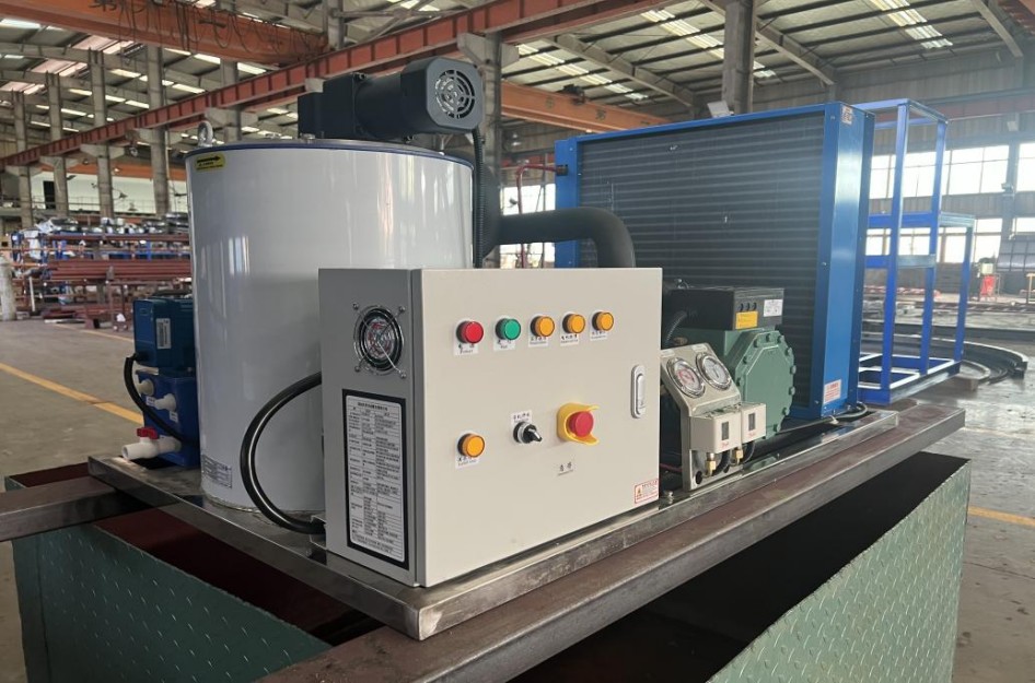 Mesin Es Flake 1 Ton dengan Kompresor Bitzer dan Ruang Penyimpanan Es 1000 kg – Kenya