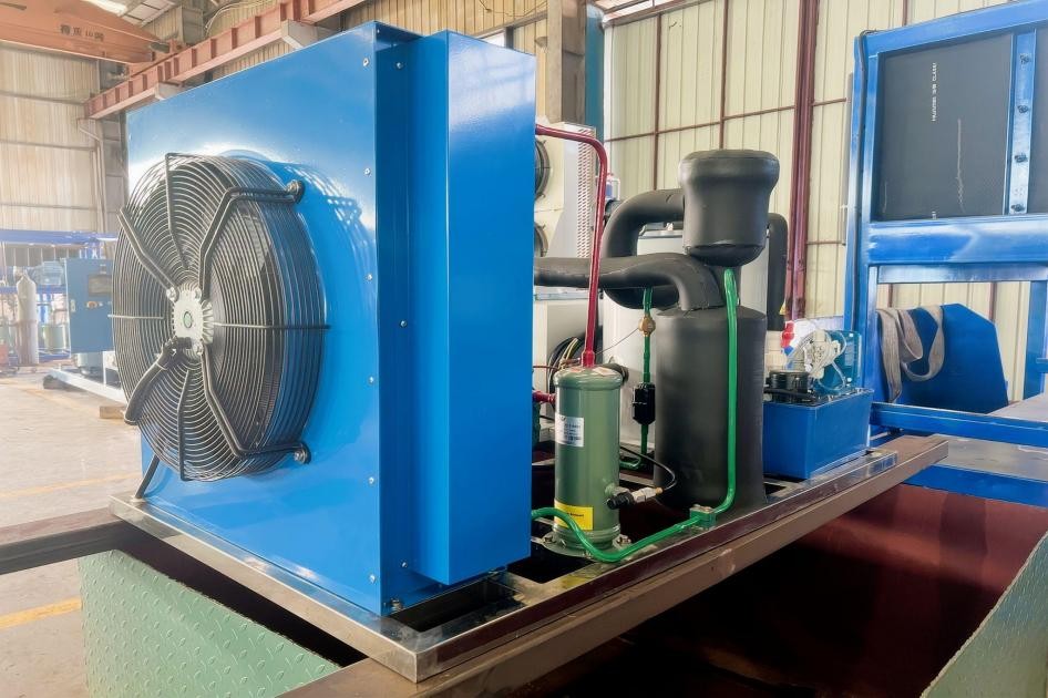Mesin Es Flake 1 Ton dengan Kompresor Bitzer dan Ruang Penyimpanan Es 1000 kg – Kenya